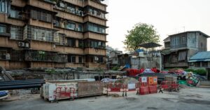 spécialiste en rénovation offrant des services professionnels pour transformer et moderniser votre habitat avec expertise et qualité.